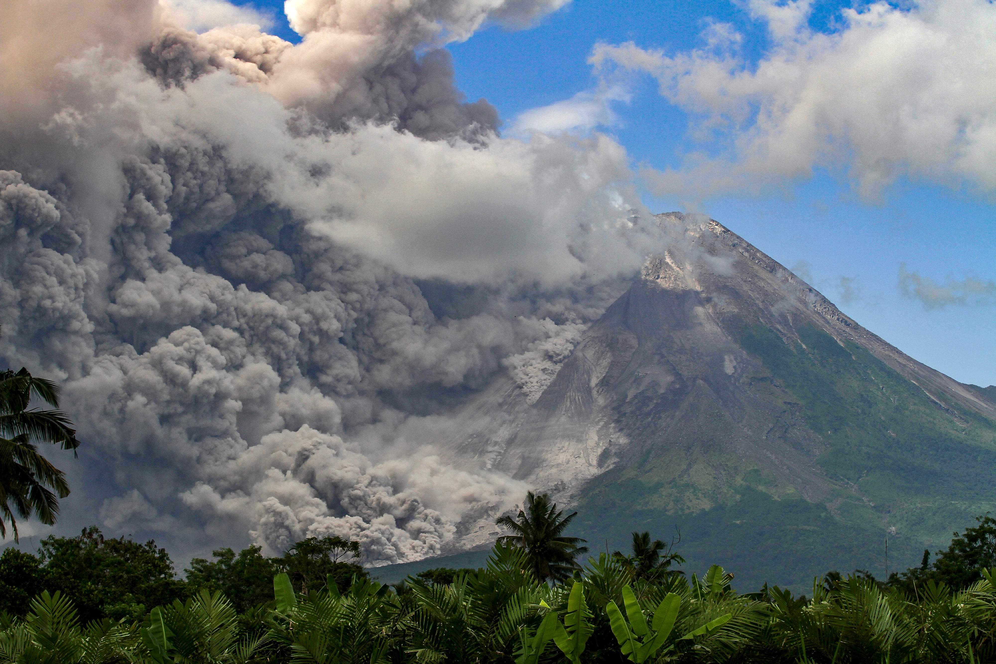 Gunung Merapi.