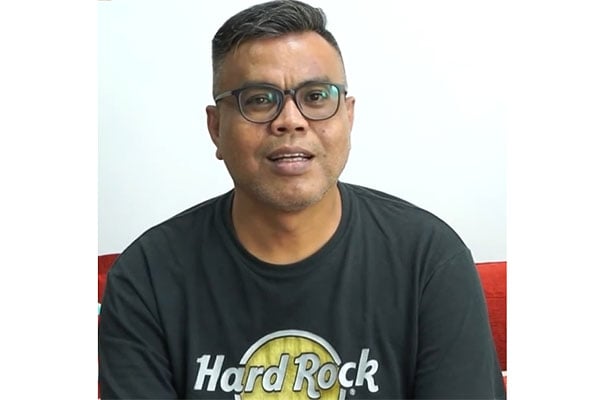 Komedian Abdel Achrian