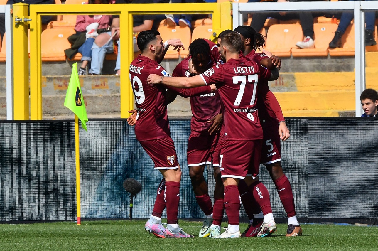 Para pemain Torino melakukan selebrasi usai mencetak gol ke gawang Lecce di laga Serie A.