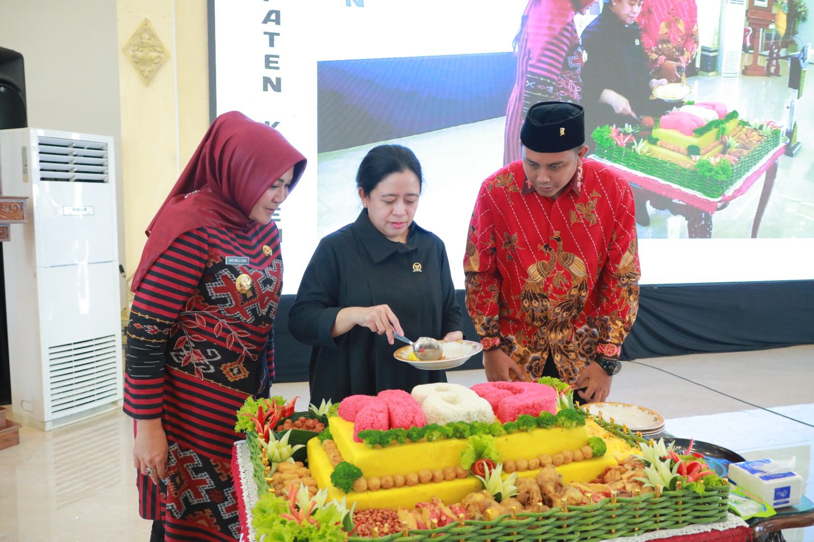 Ketua DPR RI Resmikan Gedung Pertemuan Grha Bung Karno Klaten