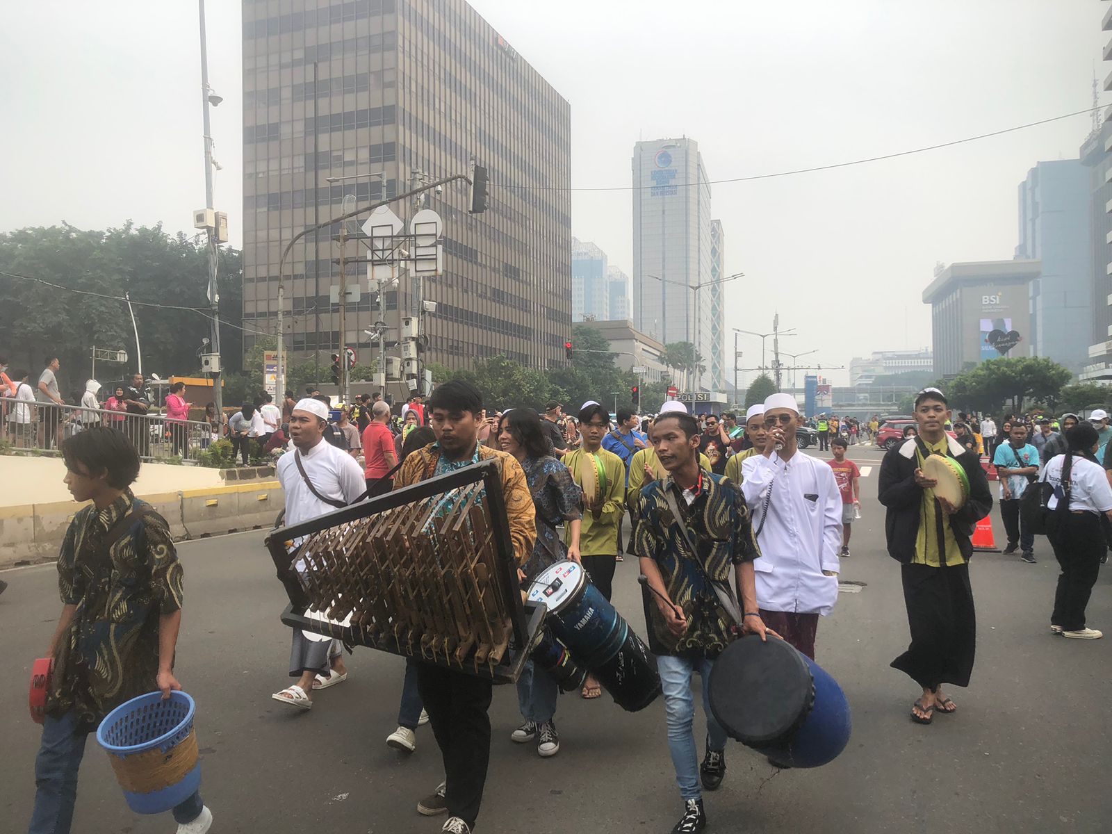 Acara pawai budaya dan pentas seni untuk menyambut pemilu 2024 di Jakarta Pusat, Minggu (12/3/2023).