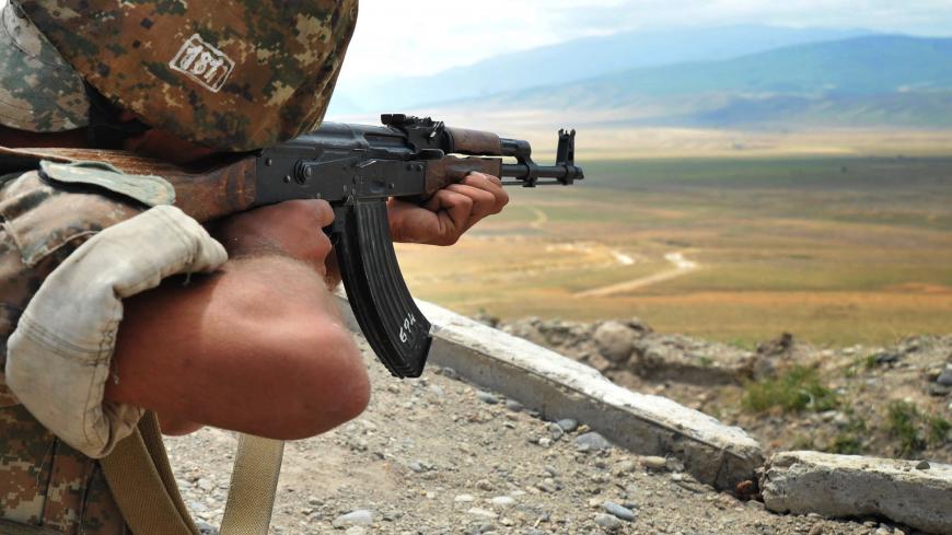 Tentara Armenia membidikkan senjata Kalashnikov ke arah wilayah Nagorno-Karabakh yang disengketakan Armenia dan Azerbaijan.
