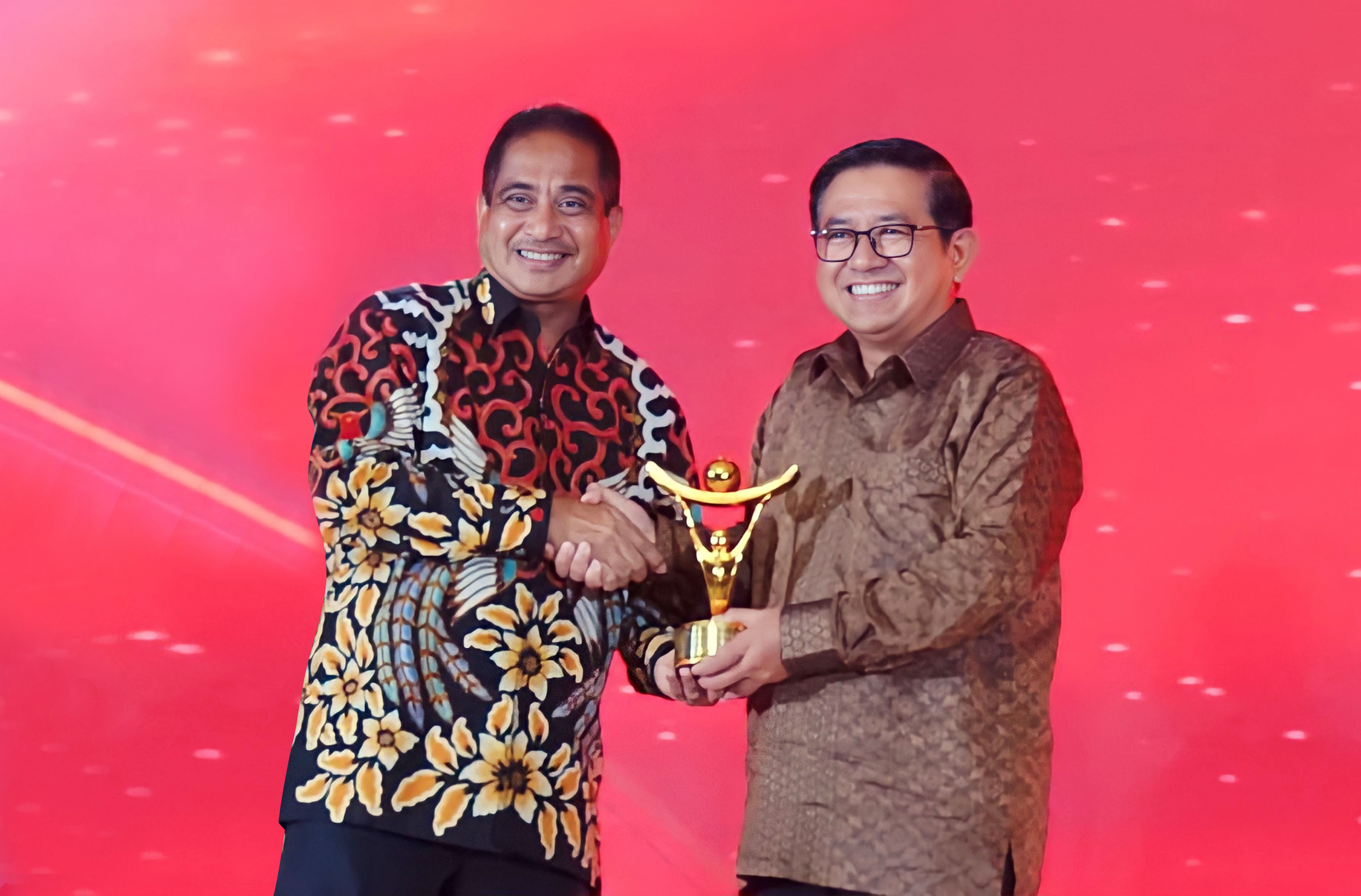 Direktur Utama Petrokimia Gresik Dwi Satriyo Annurogo meraih penghargaan CEO Innovative Leader dari Anugerah BUMN 2023