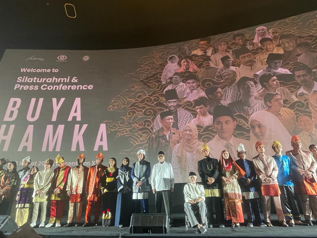 Para pemain dan sineas film Buya Hamka, di Jakarta, beberapa waktu lalu.