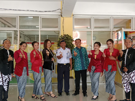 Peluncuran lounge baru bus Harapan Jaya di Terminal Bungurasih, Surabaya, Jawa Timur.