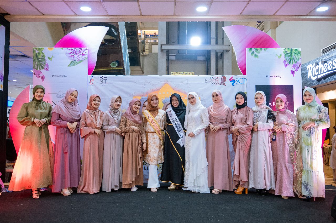Srikandi Ganjar Kaltim kembali menggelar Muslimah Fashionshow di Samarinda Central Plaza, menggali kreativitas milenial.