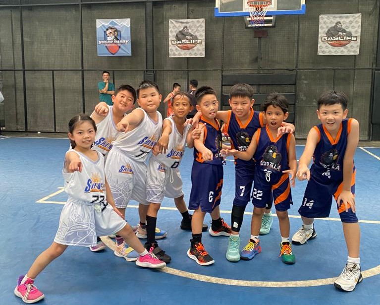 Klub basket Godzilla dan Shine usai bertanding di final KU 10 Mix INAZA 3on3