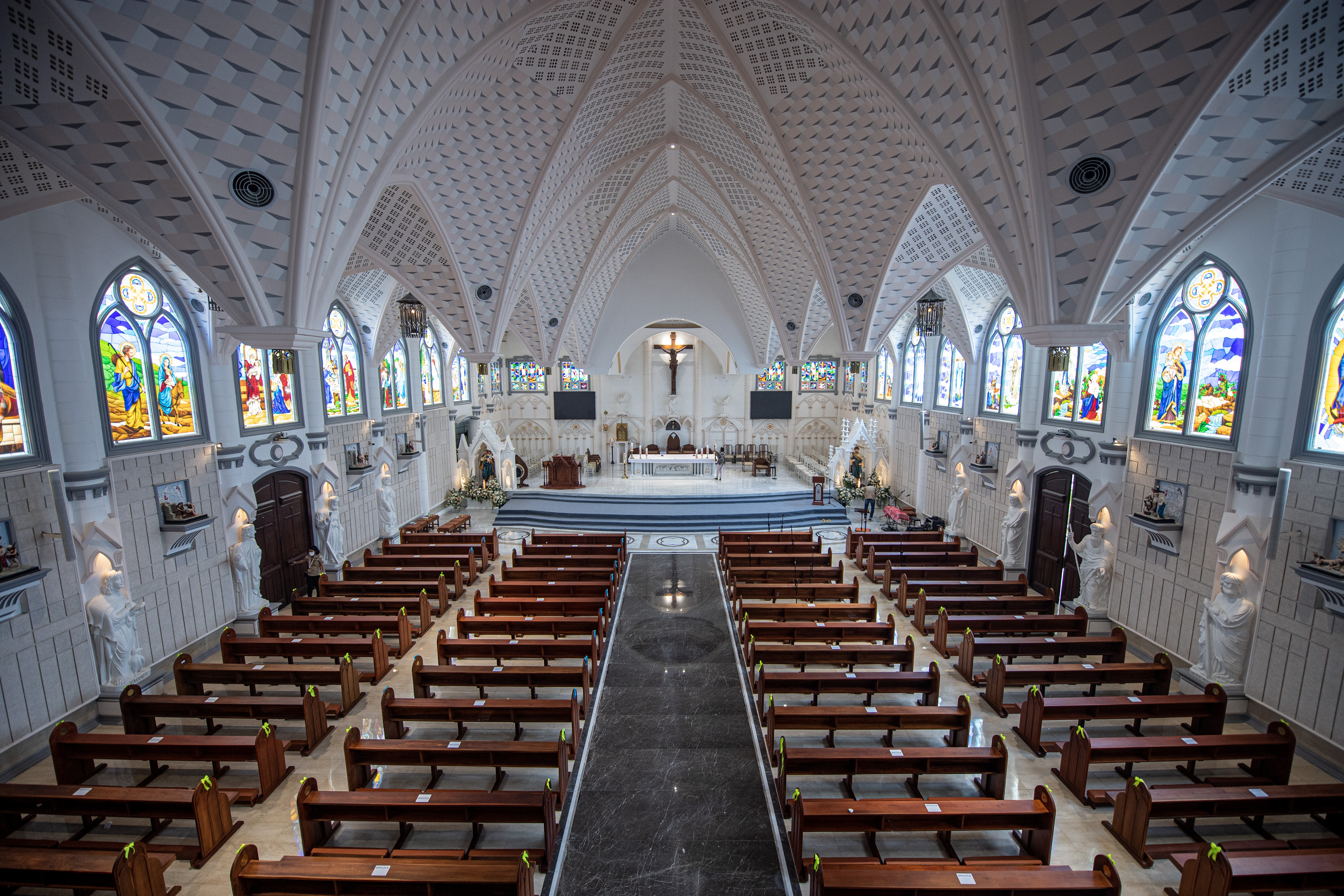 Suasana Gereja Katedral Santa Maria di Kota Palembang, Sumatera Selatan, Sabtu (25/3/2023). 