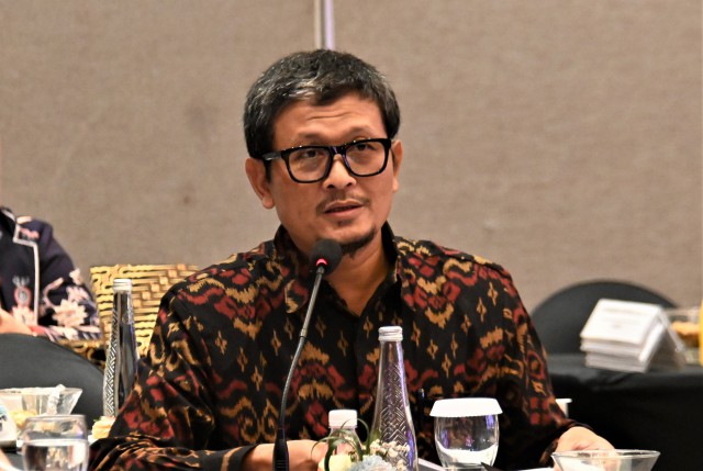 Anggota Komisi VI DPR RI Amin Ak saat pertemuan dengan BRI, BNI dan PNM di Surabaya, Jawa Timur, Jumat (24/2/2023). 