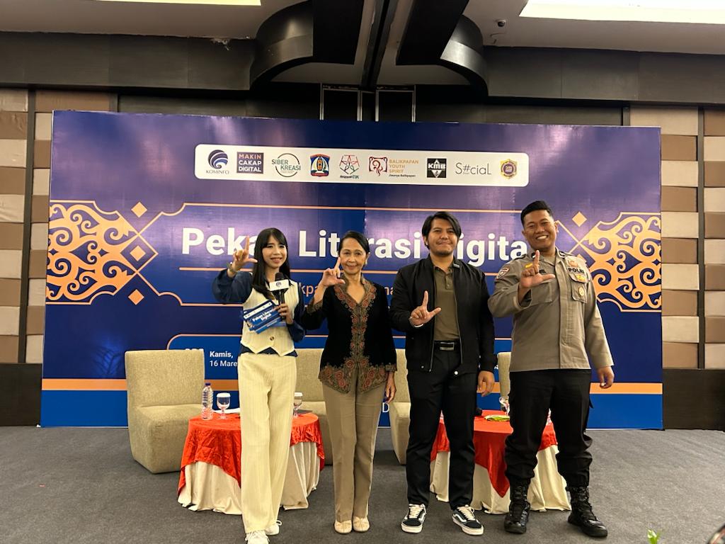 Kemenkominfo menggelar Pekan Literasi Digital di Mahakam Grand Ballroom, Swiss-Belhotel Balikpapan, Kalimantan Timur.