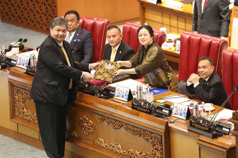 Buruh menyatakan kecewa dengan pengesahan Perppu Cipta Kerja menjadi undang-undang. 