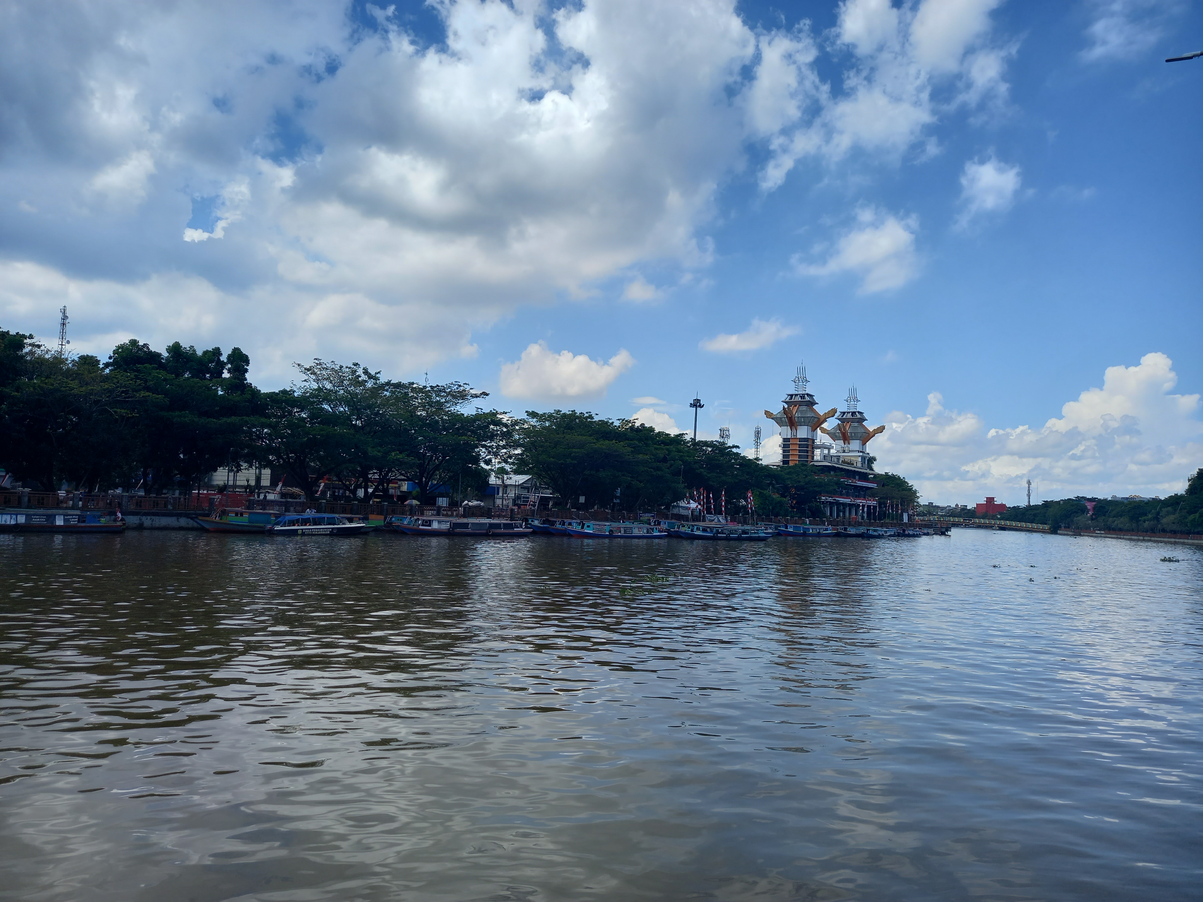 Sungai Martapura yang membelah Kota Banjarmasin
