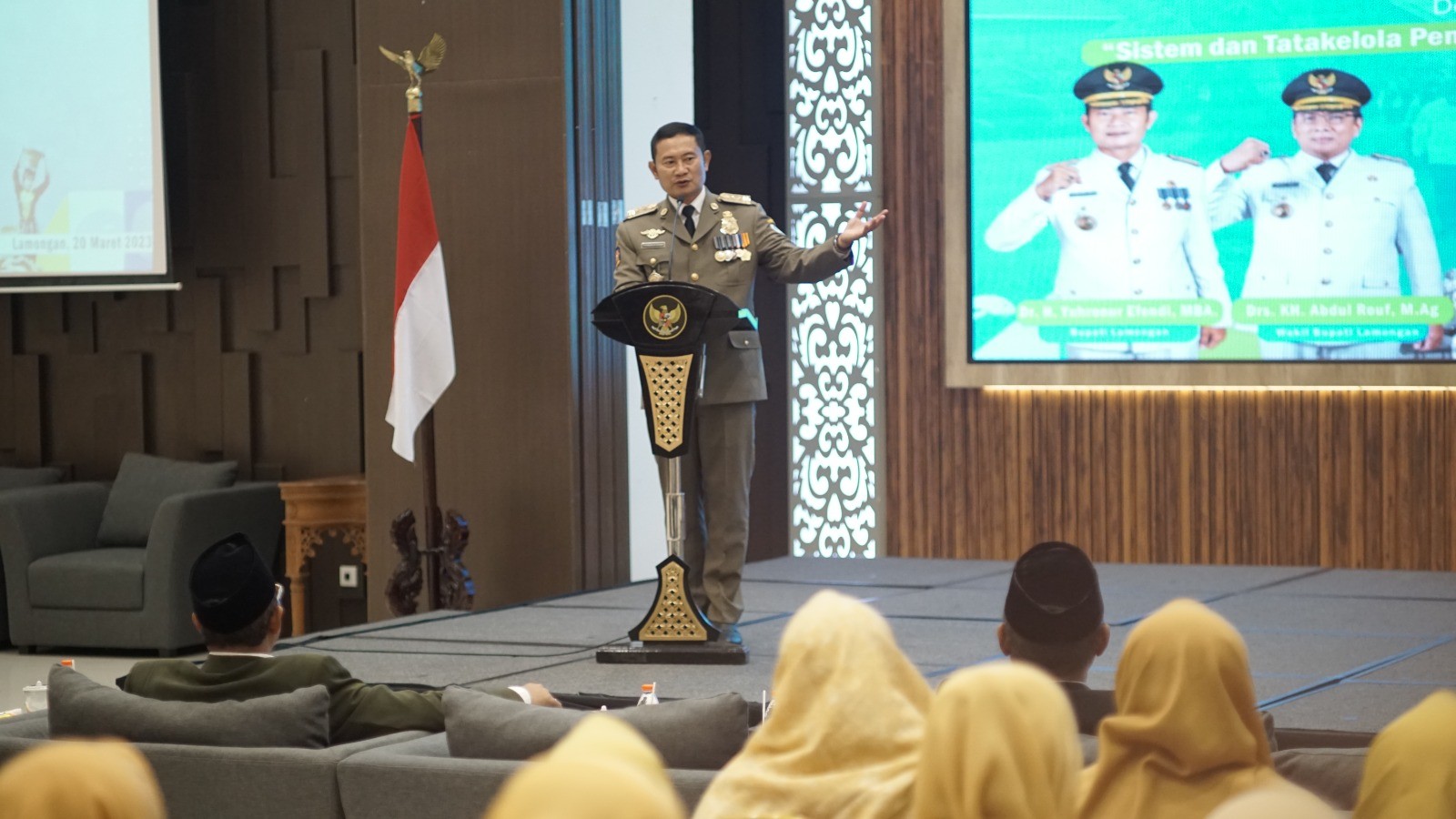 Bupati Lamongan Yuhronur Efendi.