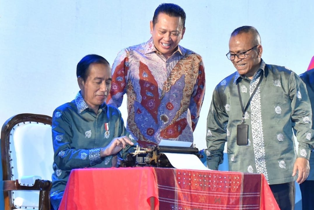 Presiden Joko Widodo, Ketua MPR Bambang Soesatyo dan Ketua Umum PWI Atal S Depari