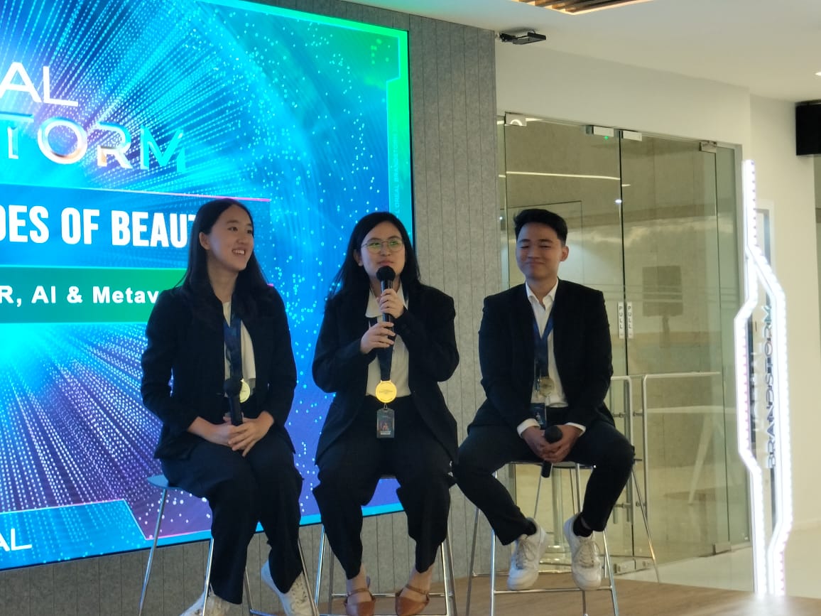 3 Mahasiswa Teknik UI dari kiri ke kanan: Evelyn Felencia Vebita, Juliet Himawan, Alvin Filipi