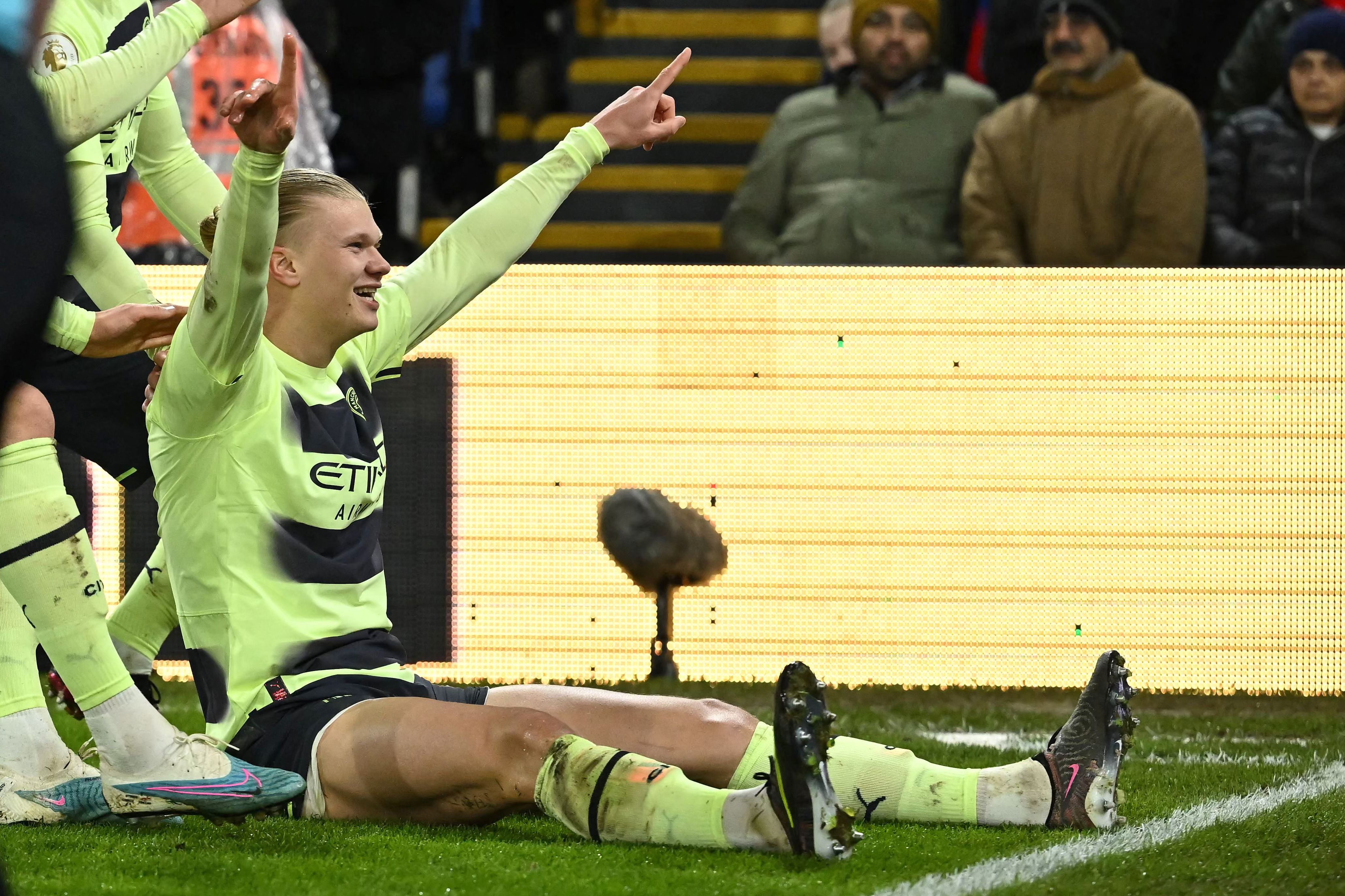 Penyerang Manchester City Erling Haaland melakukan selebrasi usai mencetak gol ke gawang Crystal Palace di laga Liga Primer Inggris.