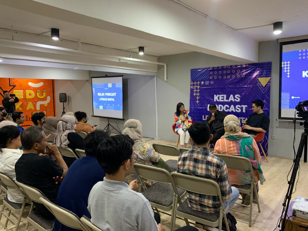 Kelas Video Podcast Literasi Digital di Galeria Cilandak Town Square, Jakarta Selatan.