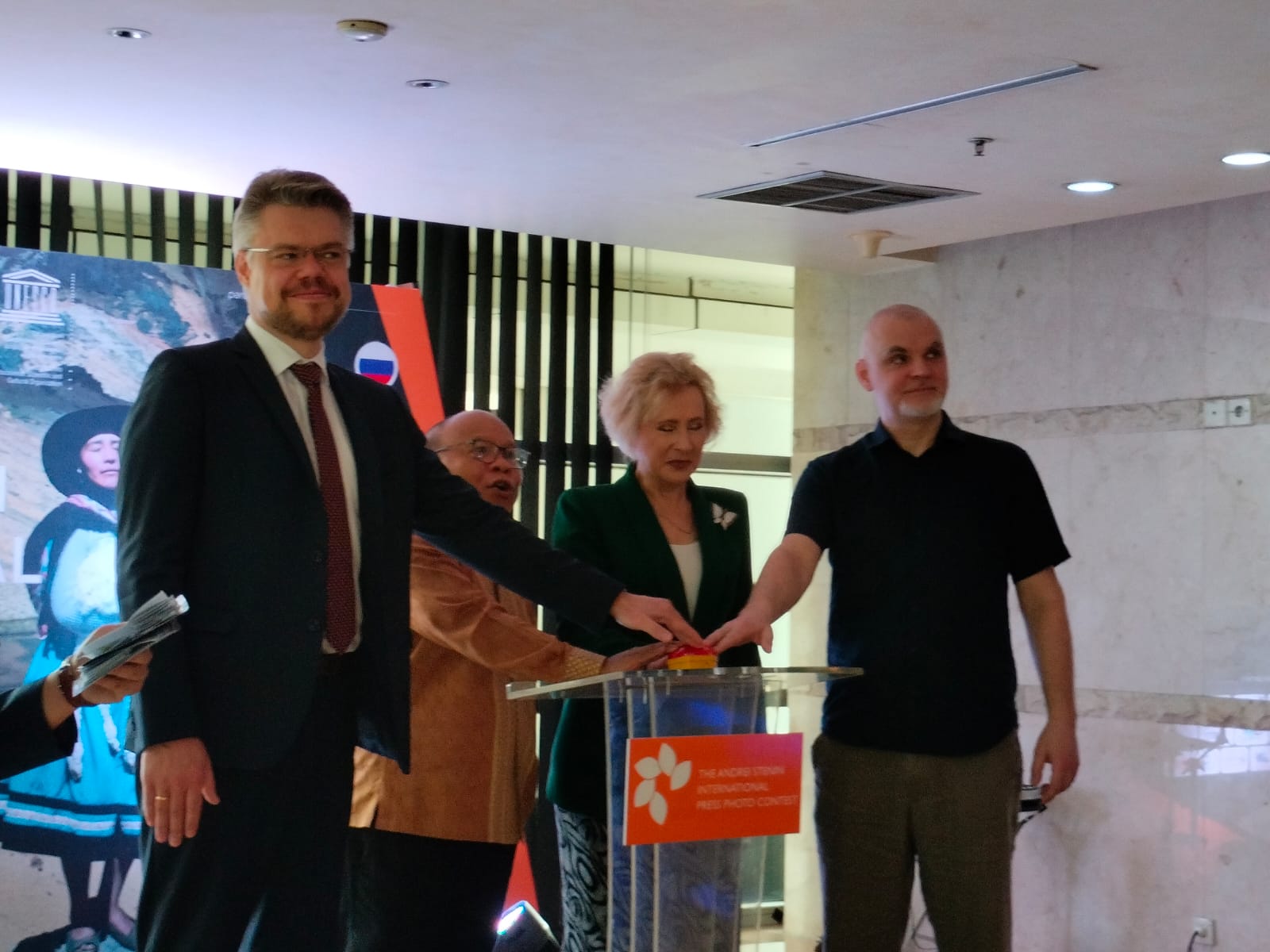  Pembukaan The Andrei Stenin International Press Photo Contest 2023 di komplek Media Group, Jakarta, Senin (13/3/2023). 