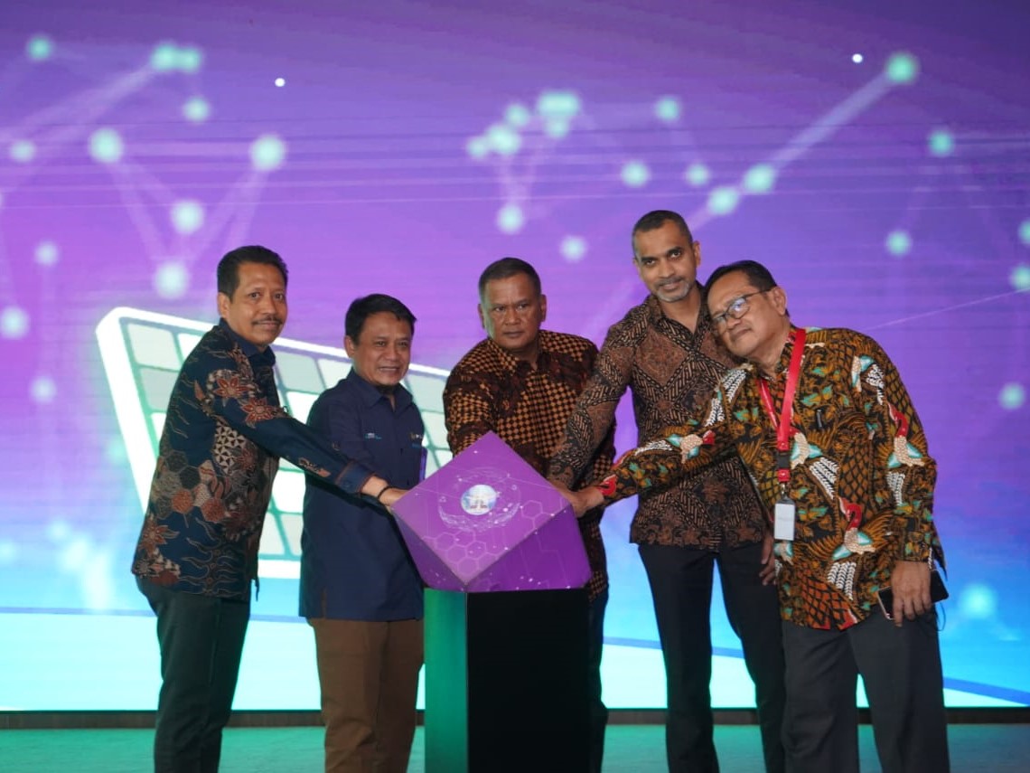 Sinar Mas Land meraih sertifikat EBT atau renewable energy certificate (REC) dari PT PLN. 
