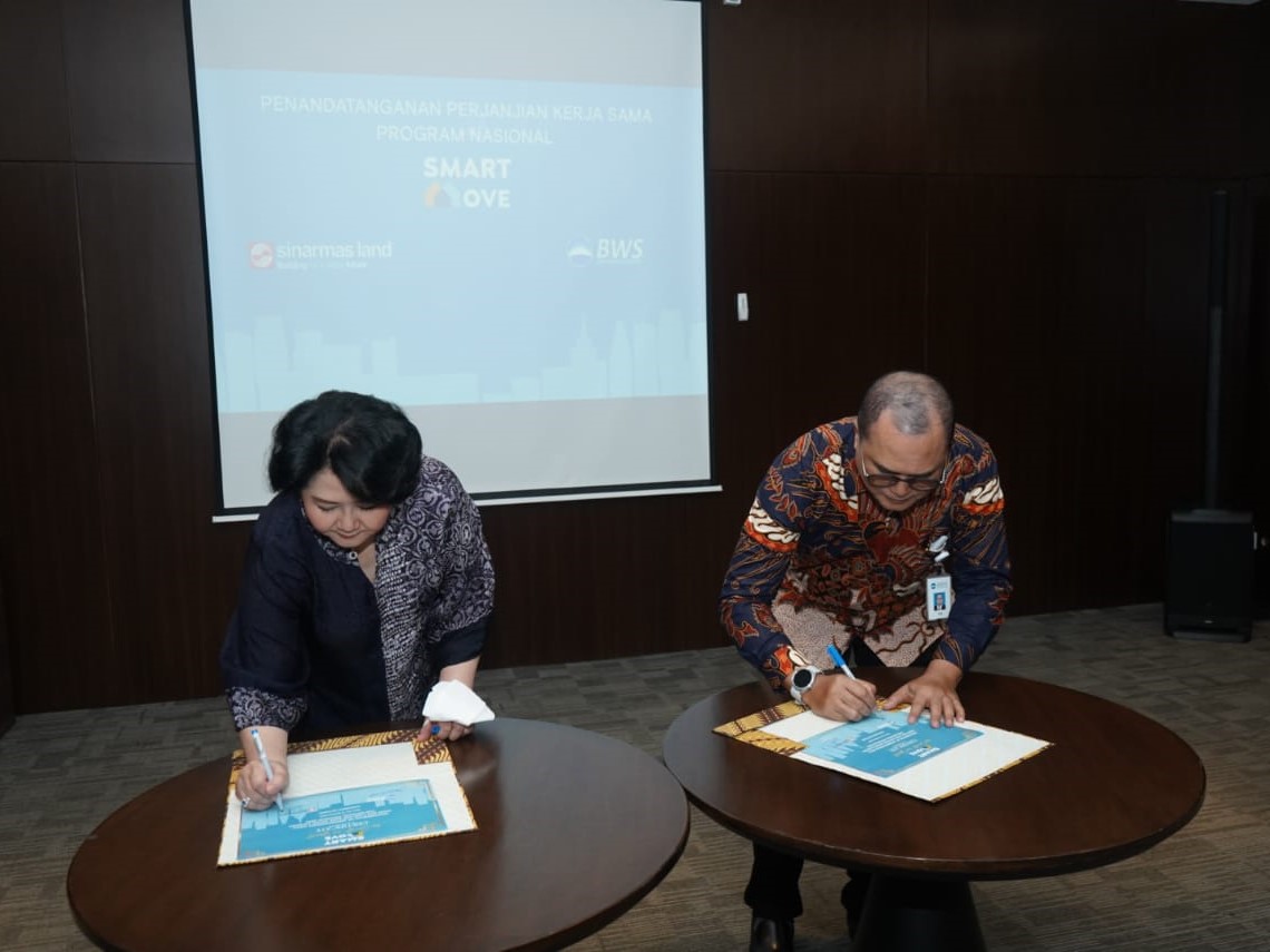 Group CFO Sinar Mas Land, Lie Jani Harjanto, dan Direktur Konsumer Bank Woori Saudara, M. Tri Budiono.