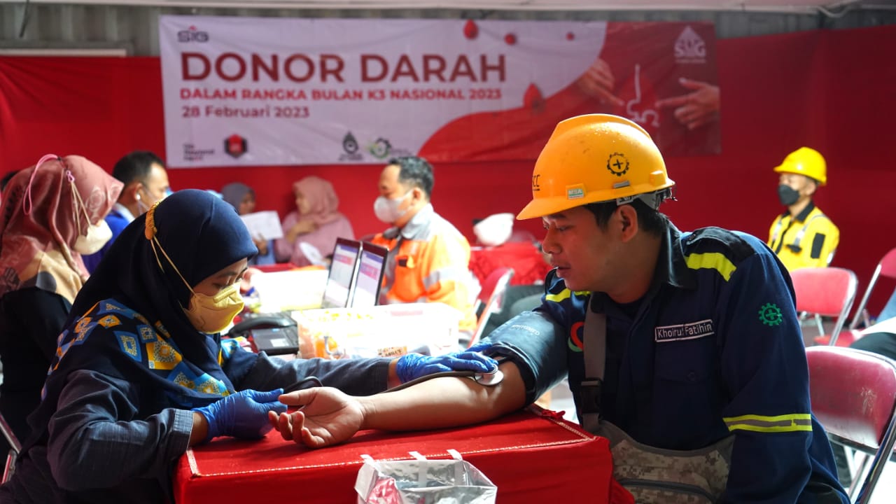 Donor darah karyawan PT Semen Gresik dilaksanakan di pabrik Rembang