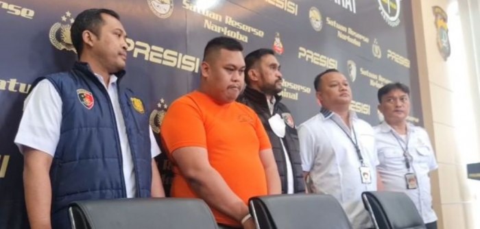 Selebgram Ajudan Pribadi ditangkap polisi atas kasus penipuan.