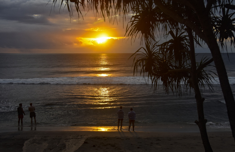 Suasana sunset di pantai Senggigi Lombok.