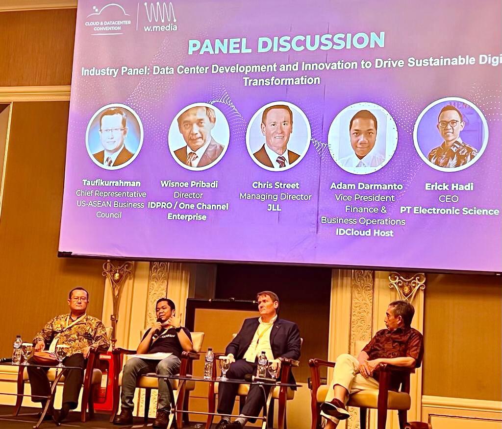 panel diskusi