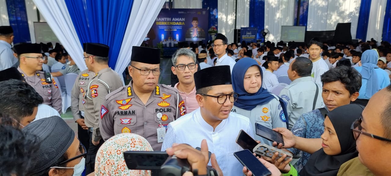 Direktur Kelembagaan PT Asuransi Jasa Raharja Munadi Herlambang di Ponpes Tebuireng, Jawa Timur, Senin (3/4).