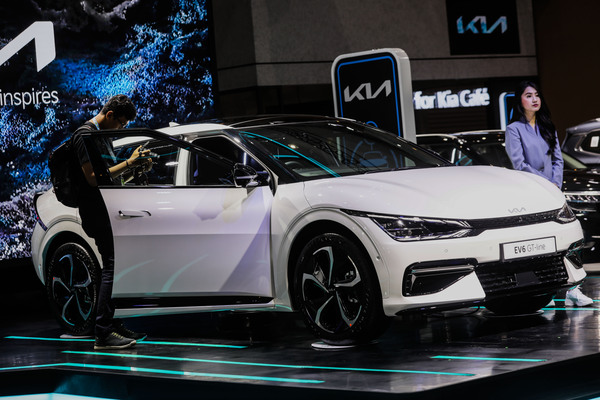 Aturan Terbit, Luhut Pastikan Insentif Mobil Listrik Mulai Berlaku April