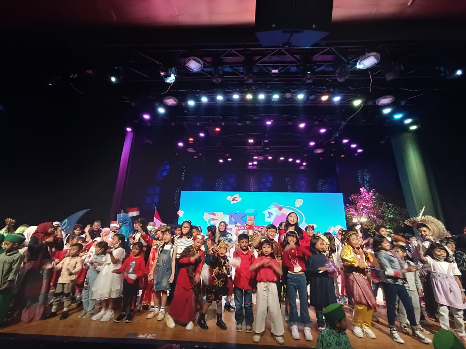 Pentas musik anak Indonesia Kita Cinta Lagu Anak (KILA) 2023 berlangsung meriah di Balai Budaya, Surabaya