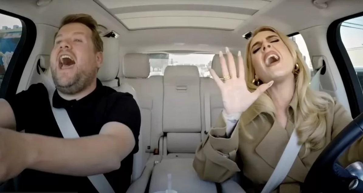 James Corden (kiri) dan Adele di acara Carpool Karaoke