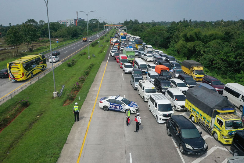 Kepolisian mencabut kebijakan one way di ruas jalan Km 72 Tol Cipali hingga Km 414 Tol Kalikangkung.