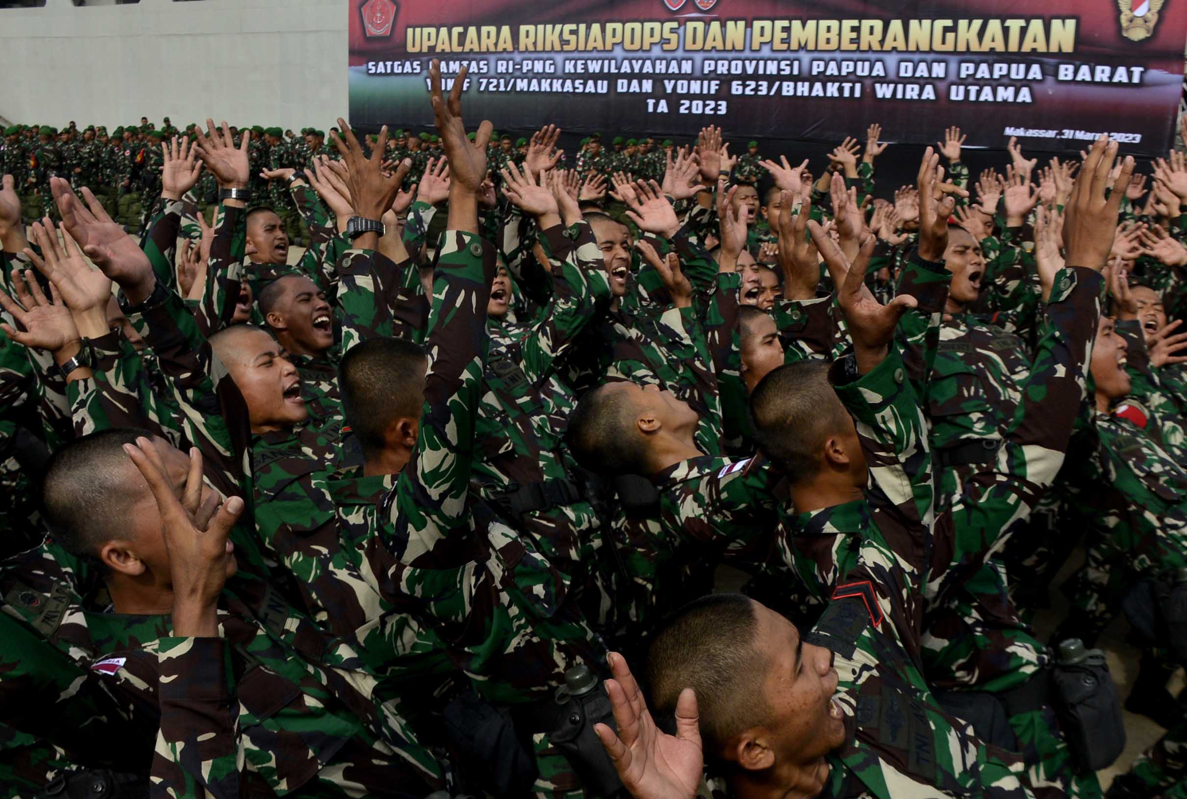Prajurit TNI AD mengikuti apel persiapan pengiriman ke Papua dan Papua Barat