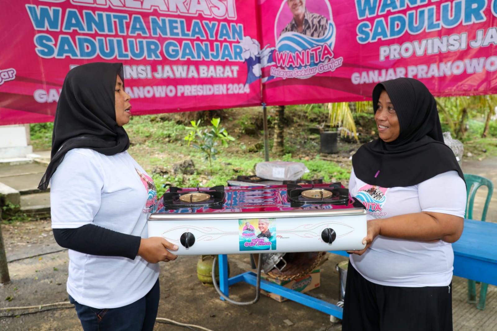 Optimalkan Potensi Pesisir, Wanita Nelayan Sadulur Ganjar Gelar Pelatihan Poduksi Keripik Kelapa