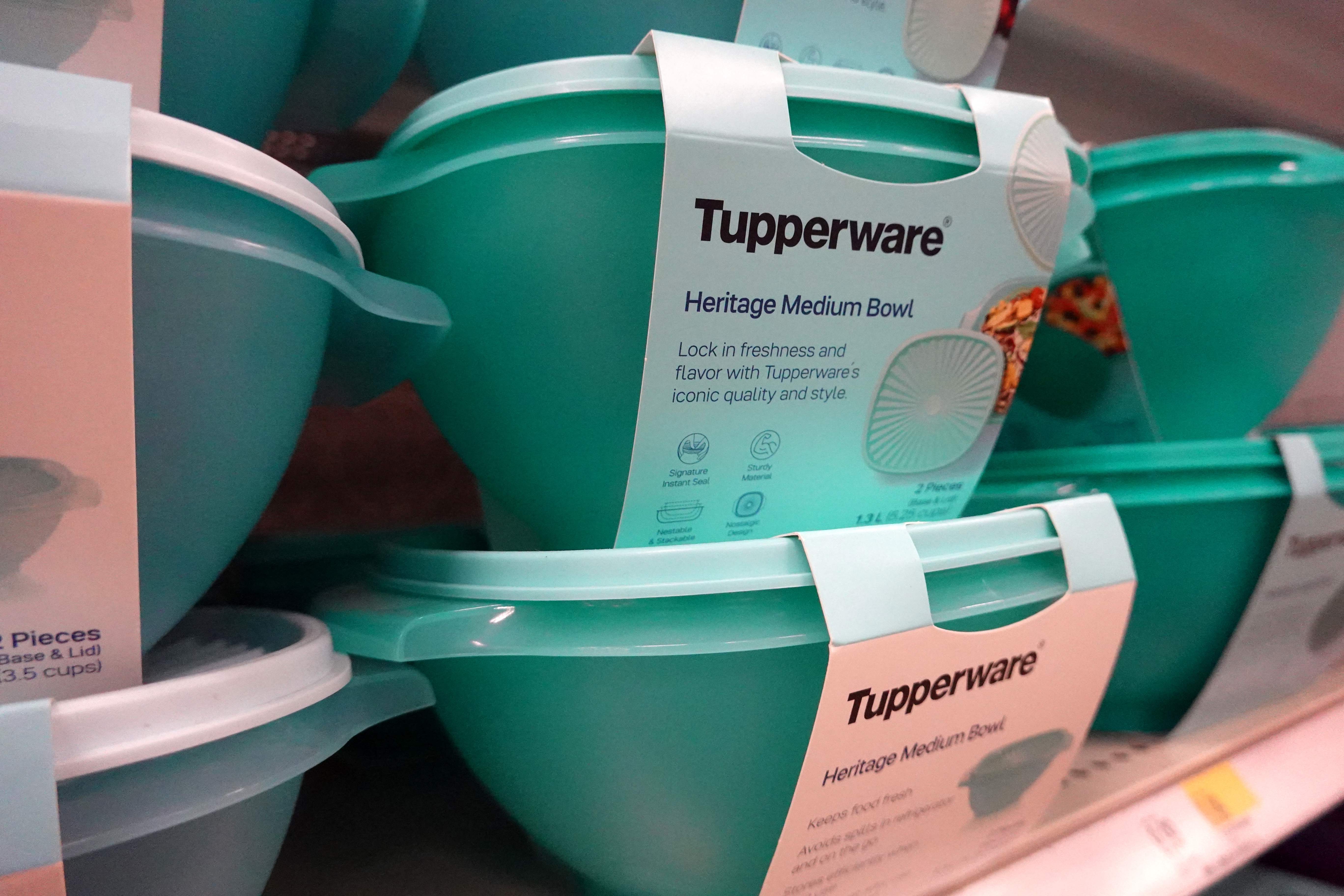 Produk Tupperware terlihat di sebuah toko di Chicago, Amerika Serikat.