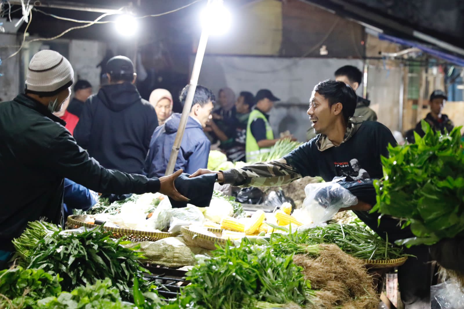 GMP Meriahkan Sisa Bulan Ramadan lewat Berbagi Sahur di Bandung