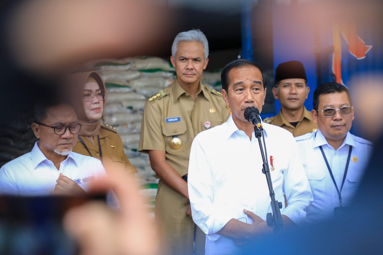 Dampingi Jokowi Luncurkan Bantuan Beras CBP, Ganjar Komitmen Jaga Stabilisasi Harga Jelang Lebaran