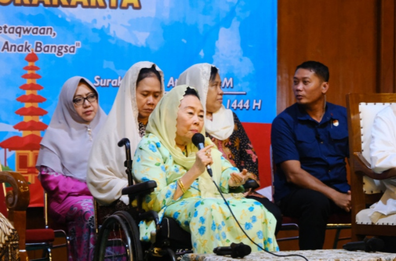  Hj Shinta Nuriyah Wahid memberikan sambutan dalam safari Ramadan dan Safari Kebangsaan di Surakarta, Jawa Tengah.