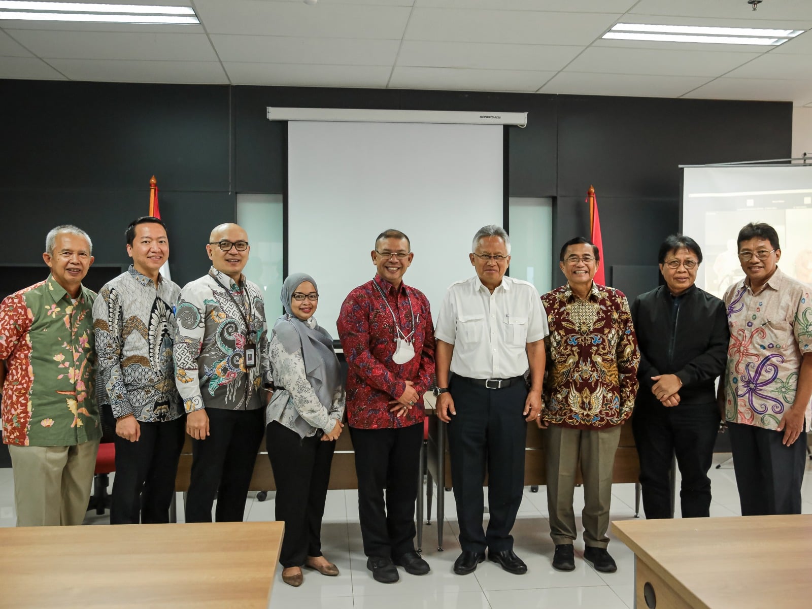 Tanoto Foundation dan Riau Andalan Pulp and Paper memberi sumbangan dana penelitian kepada Dana Ilmu Pengetahuan Indonesia (DIPI).
