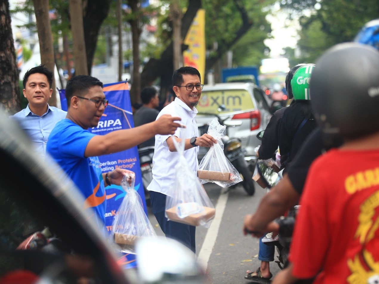 Semarakkan Ramadan, Tripa Bagikan Ribuan Paket Makanan Buka Puasa