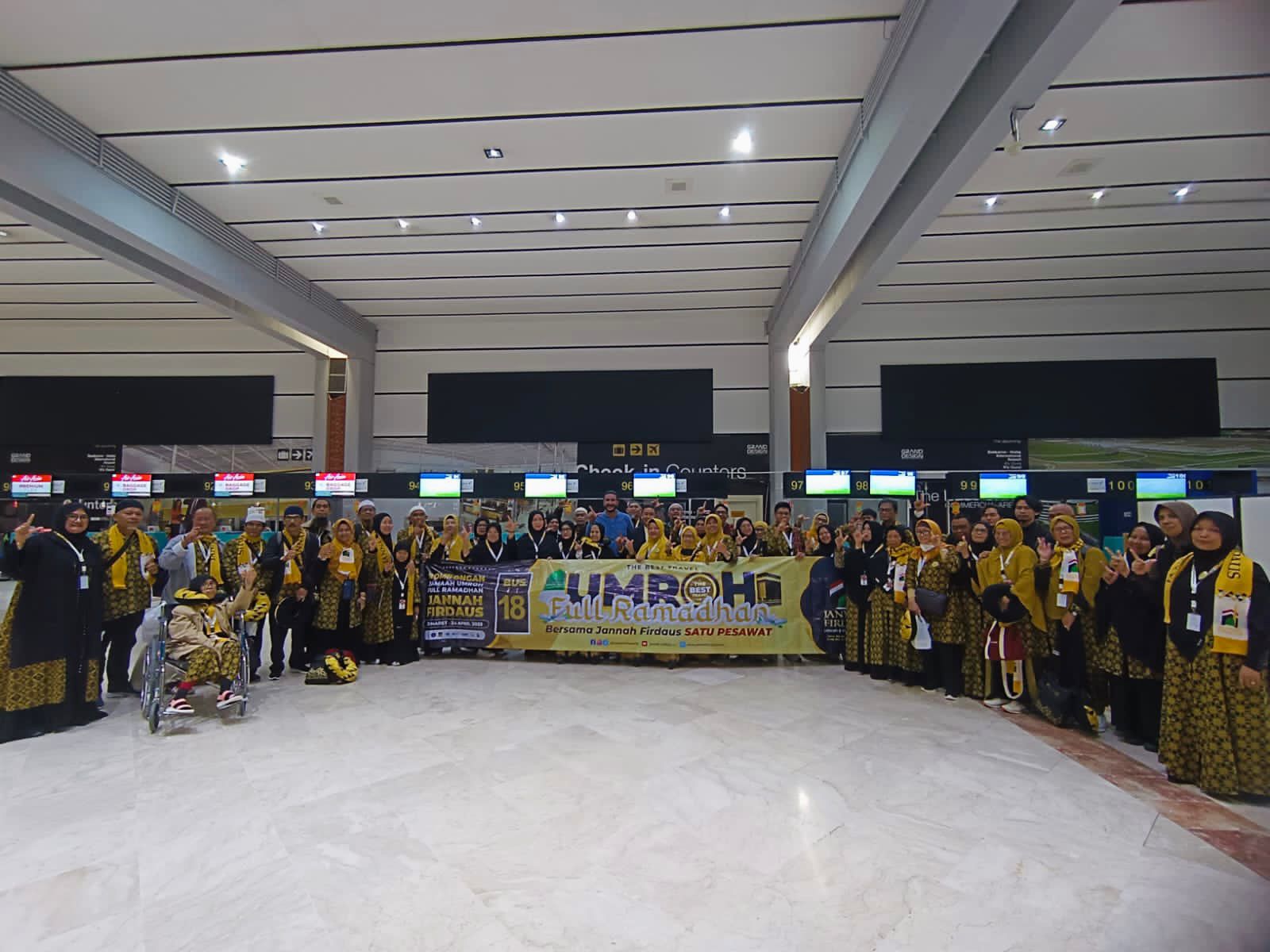Rombongan jemaah umrah Jannah Firdaus yang berangkat ke Tanah Suci pada Ramadan 1444 Hijriah.