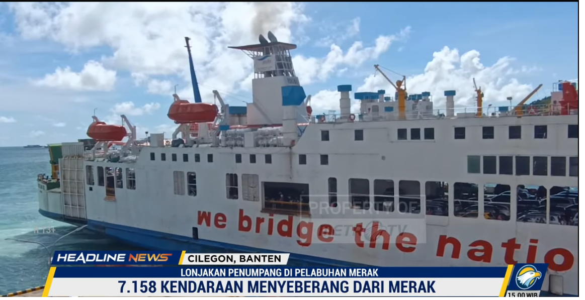 Arus Mudik di Pelabuhan Merak, Banten, meningkat jelang Lebaran. 