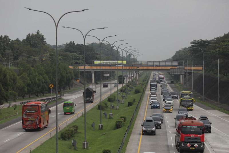 Lalu lintas di ruas jalan tol Cipali
