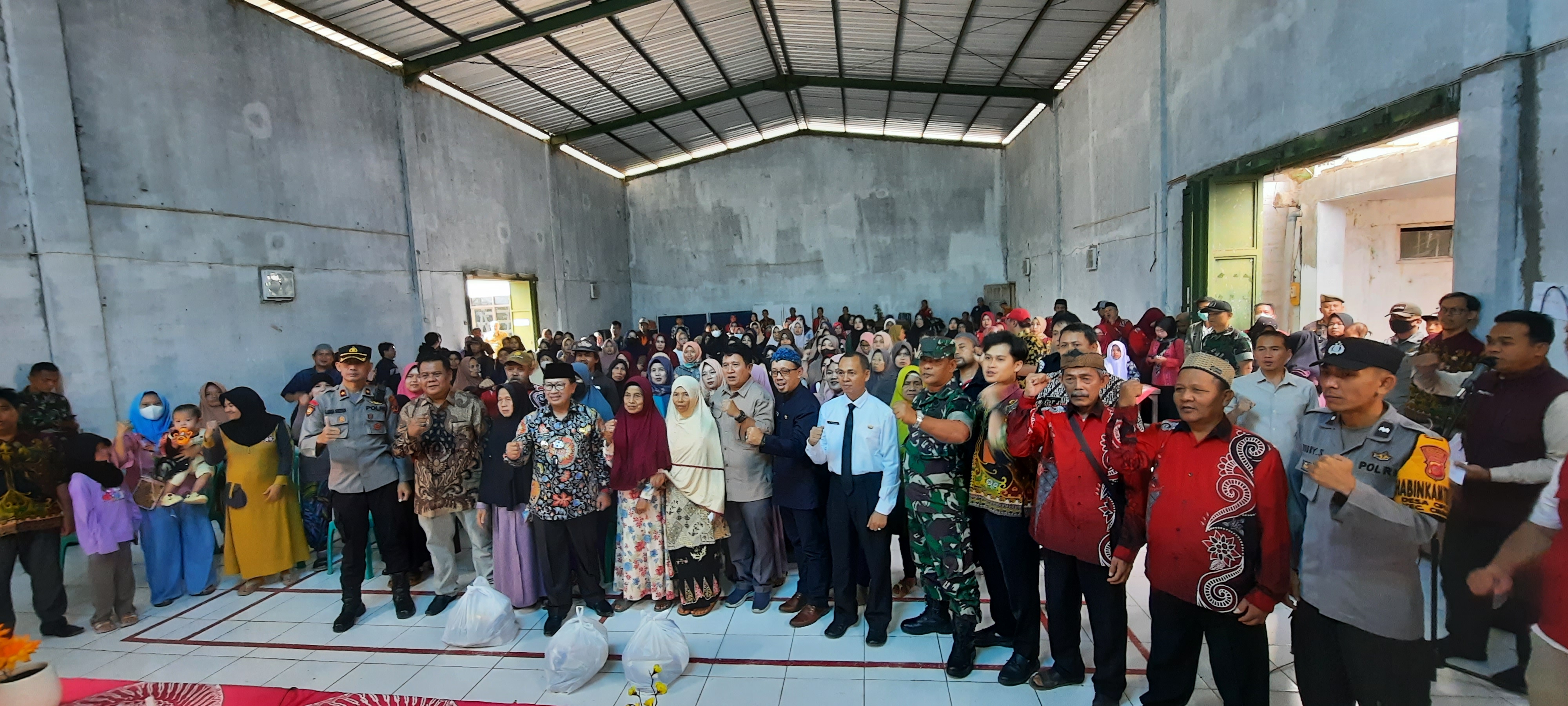 Operasi Pasar Murah Bersubsidi digelar Pemkab Cianjur di Kecamatan Cibeber.