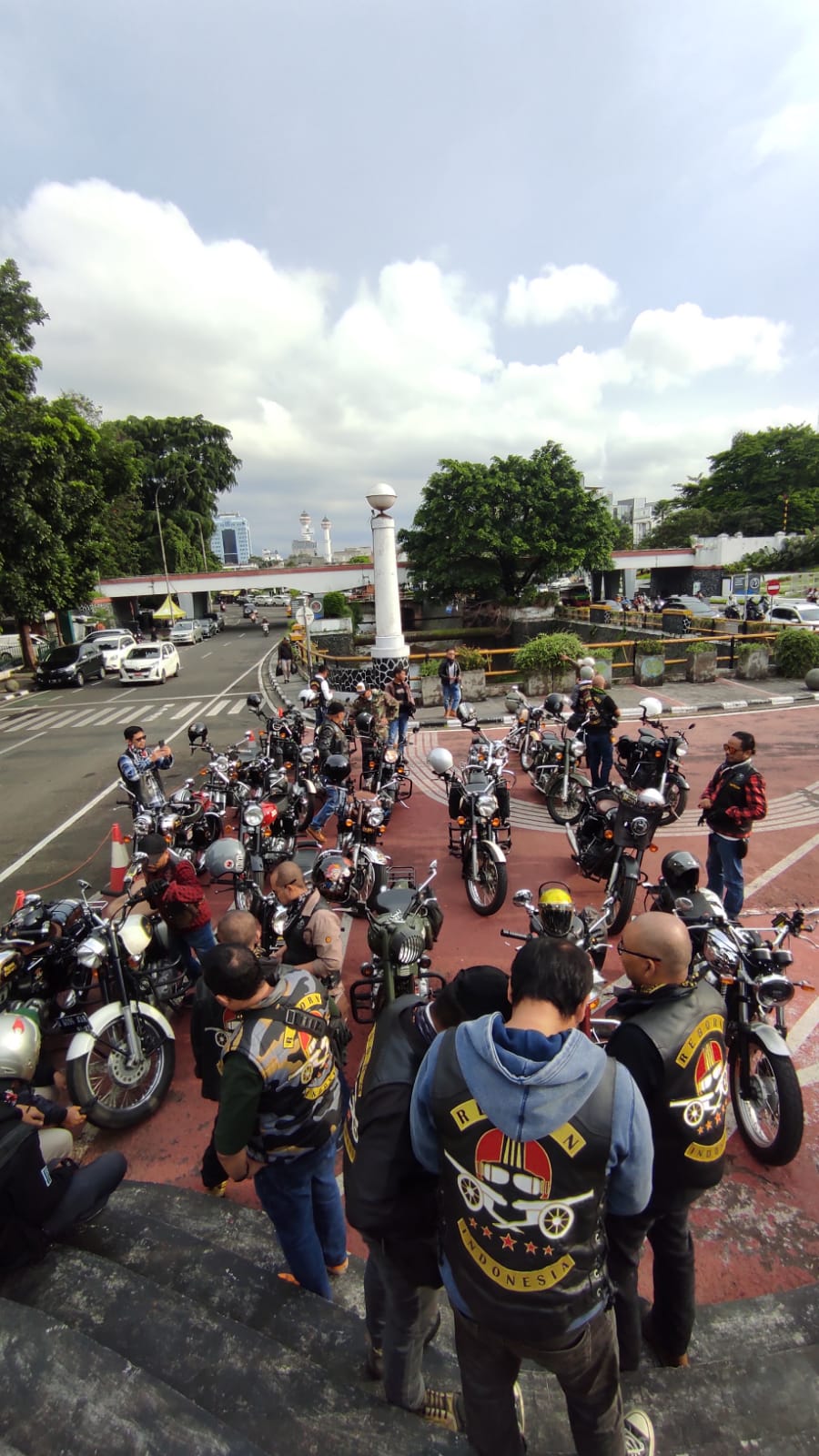 Para anggota Reborn Indonesia menggelar deklarasi siap mendonorkan mata mereka