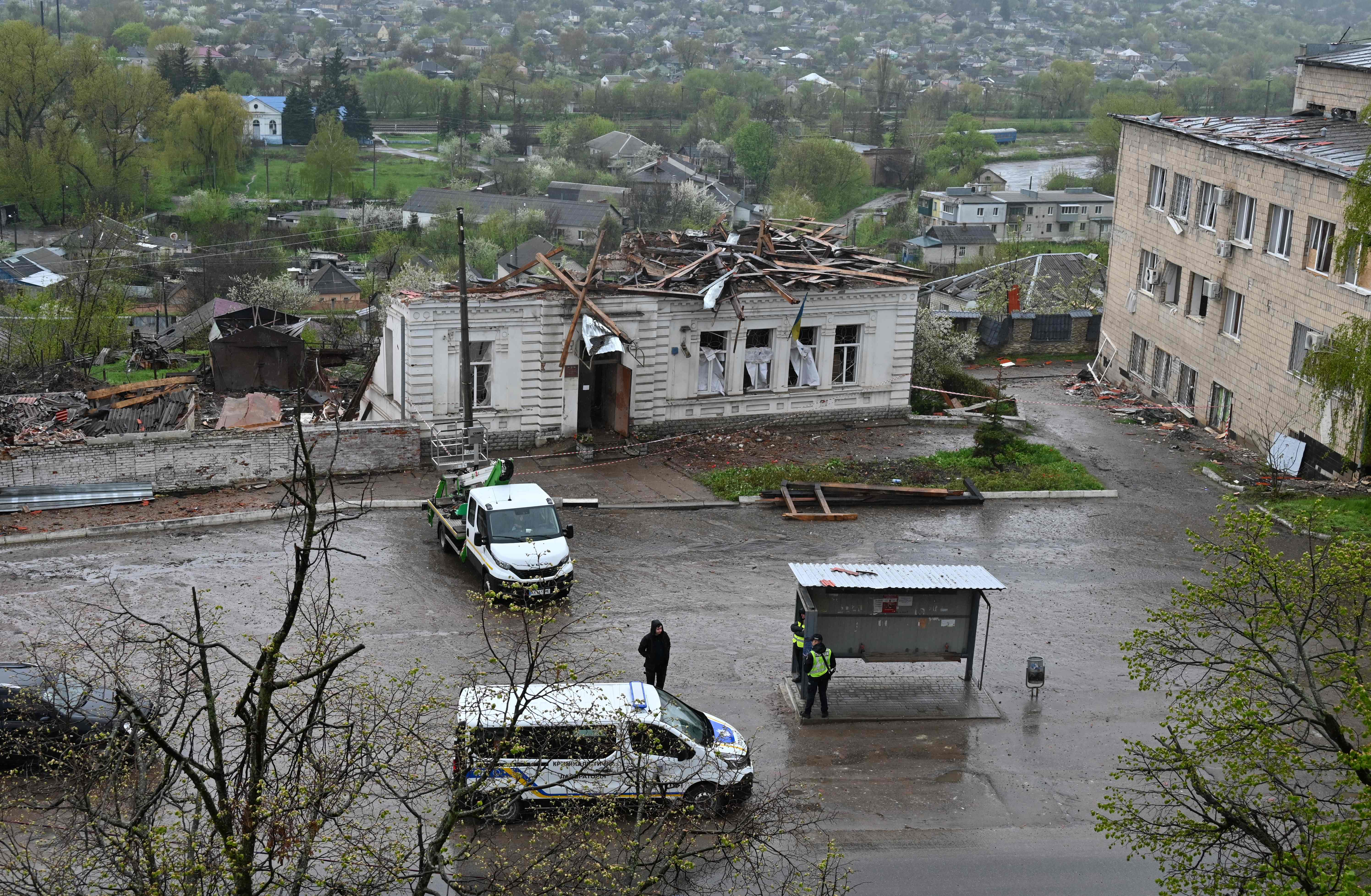 Rudal Rusia Hantam Museum Ukraina, Zelensky: Barbar!