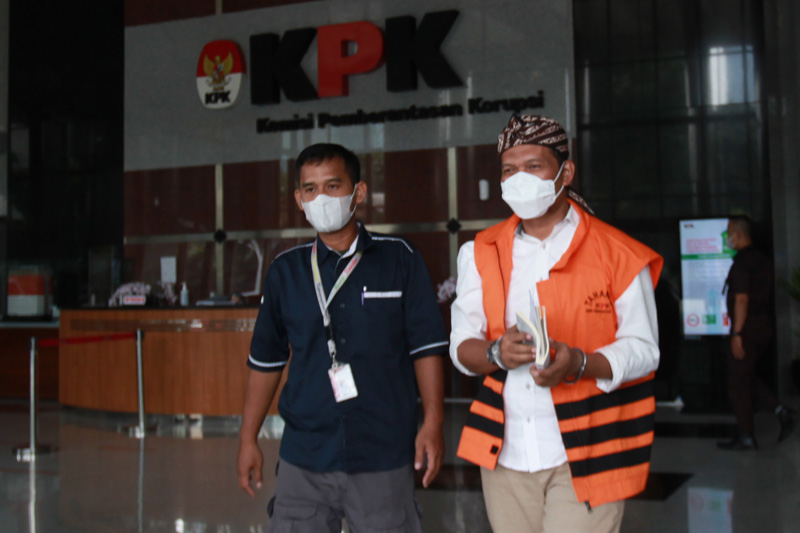 KPK memperpanjang masa penahanan para tersangka kasus asus dugaan suap di ditjen Perkerataapian pada Kemenhub hingga 10 Juni 2023.