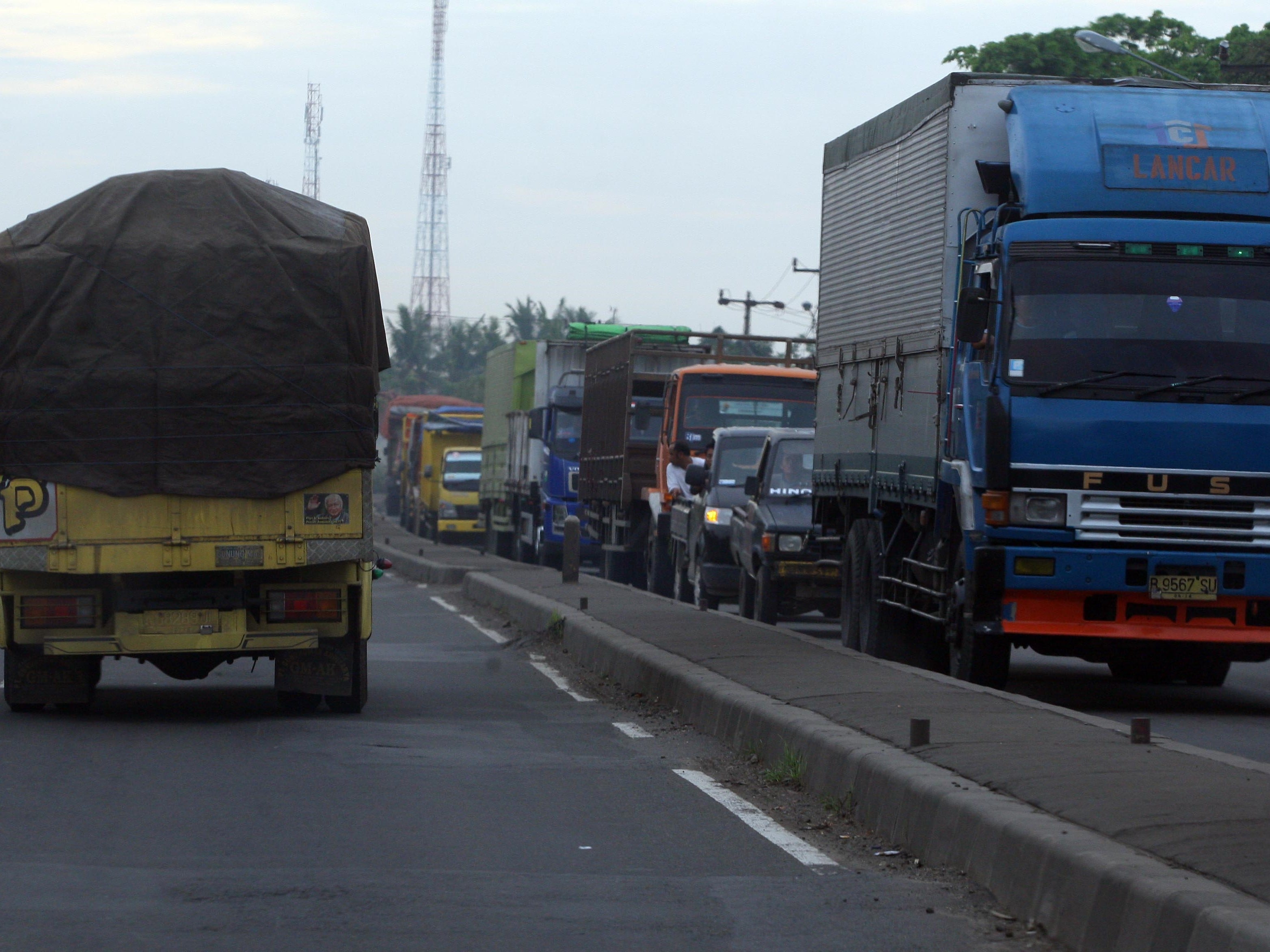 Importir Dirugikan dengan Larangan Truk Sumbu Tiga pada Lebaran