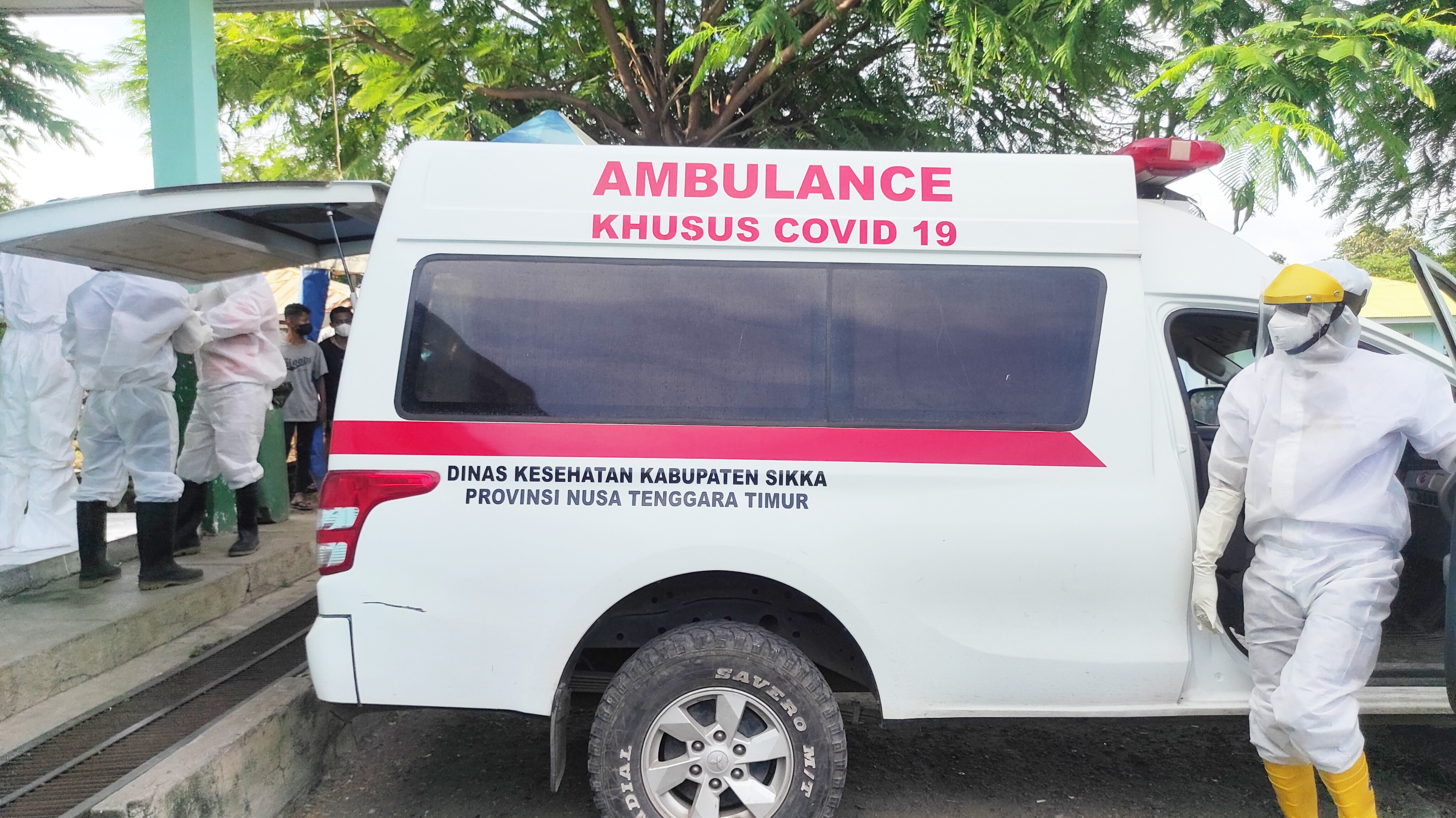 Ambulans khusus bagi pasien covid-19 milik Pemkab Sikka, NTT.
